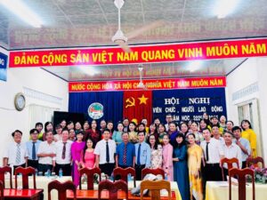Có thể là hình ảnh về ‎một hoặc nhiều người và ‎văn bản cho biết '‎G ĐẢNG CỘNG SẢN VIỆT NAM QUANG VINH MUÔN NĂM HOV XV HorcH ucHy NƯỚC CỘNG HÒA XÃ HỘI CK CILINGHIA VIỆT NAM MUÔN NĂM 1582 م HỘI NGHỊ VIÊN CHỨĆ NGƯỜI LAO ĐỘNG SHAM HOC 20249 ንተጋና mam‎'‎‎