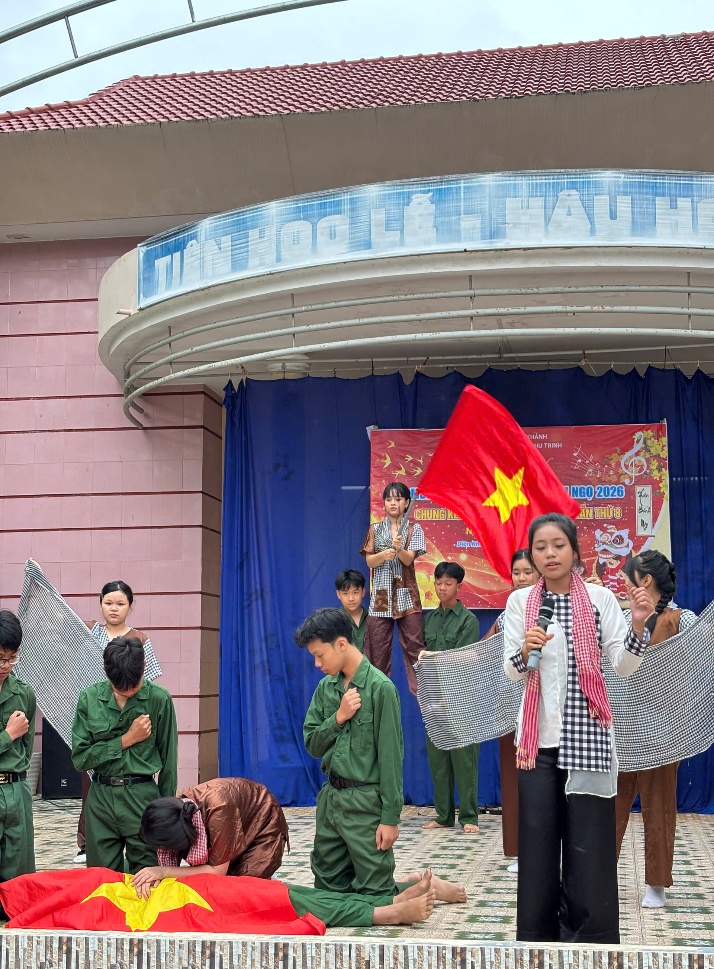 D:\Liên đội trường THCS Phan Chu Trinh\Năm học 25-26\Hình hoạt động\Mừng Đảng - Mừng Xuân\z7523162995490_f7c6710912fd019fb40480900d503020.jpg